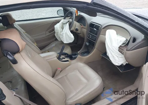 2000 Ford Mustang z USA, uszkodzony, nr VIN 1FAFP4443YF252866